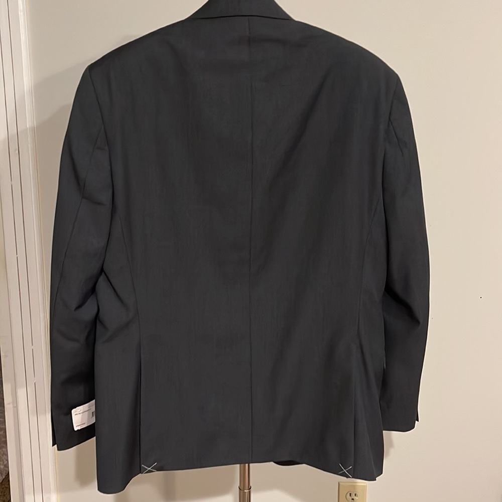 Gray suit jacket. - Picture 5 of 5